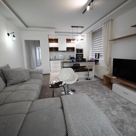 JelenaR Apartment Novi Sad Bagian luar foto