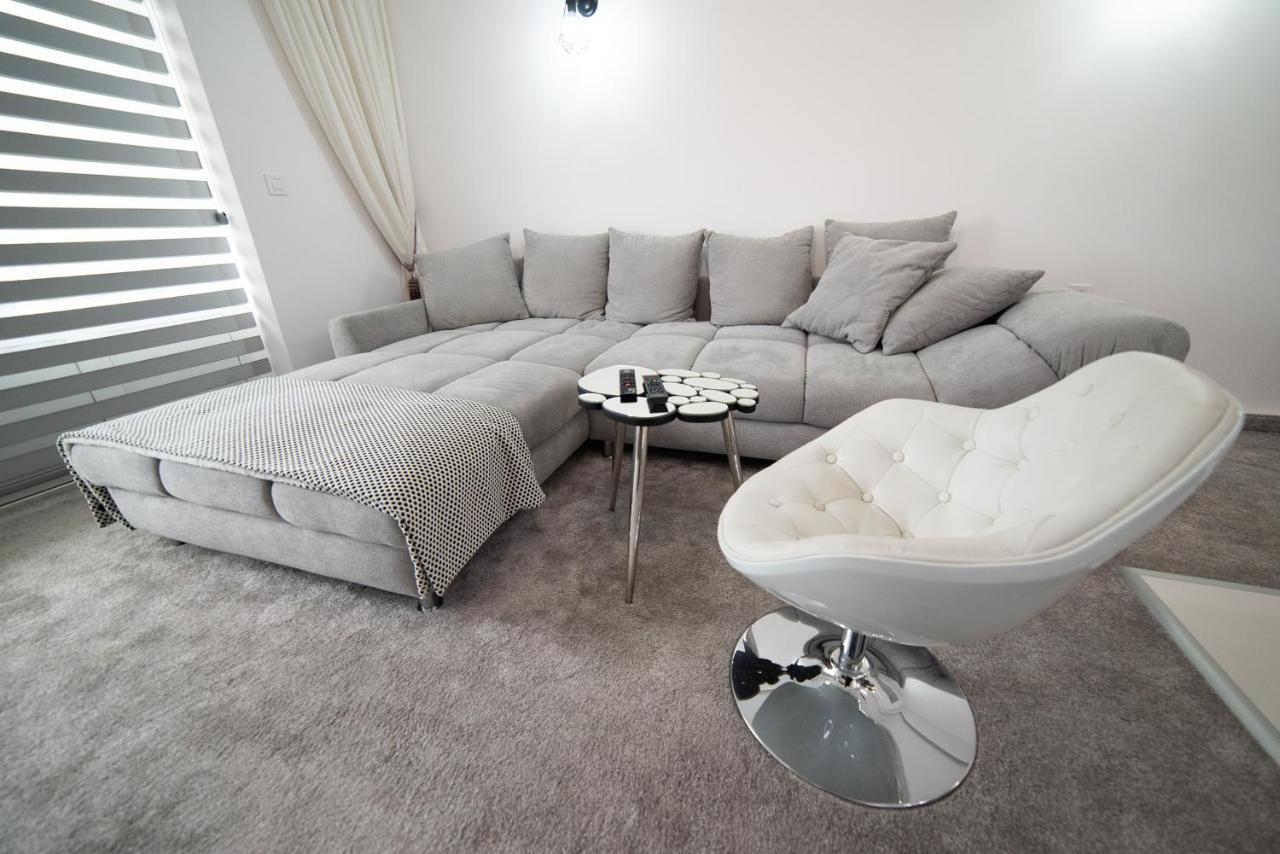 JelenaR Apartment Novi Sad Bagian luar foto